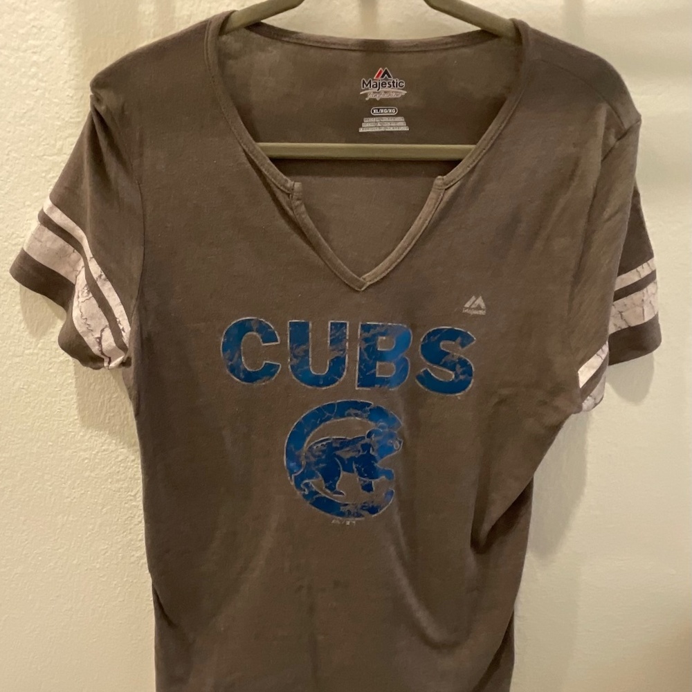 Chicago Cubs gray tee-shirt